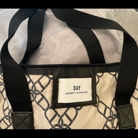 NWOT. DAY ET is THE BAG in Copenhagen! around 17 by 17 inches durable tote - Picture 2 of 5
